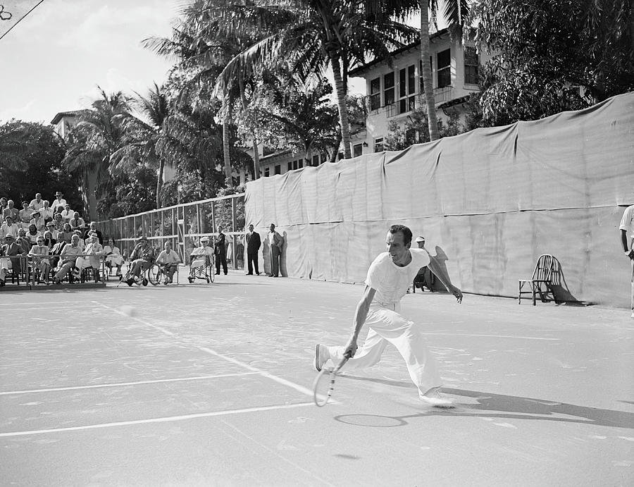 Fred Perry On The Court Photograph by Bert Morgan