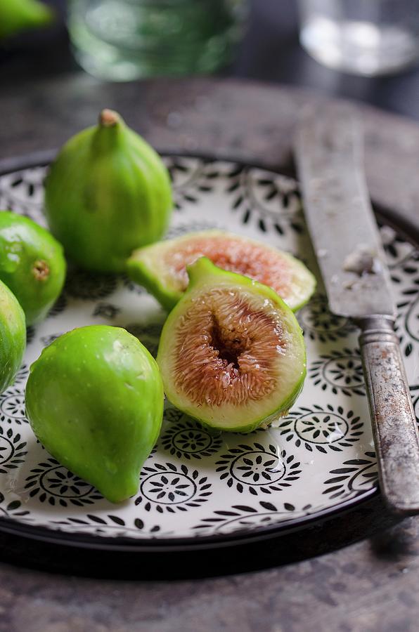 Fresh Green Figs On A Ceramic Plate Photograph by Aniko Szabo