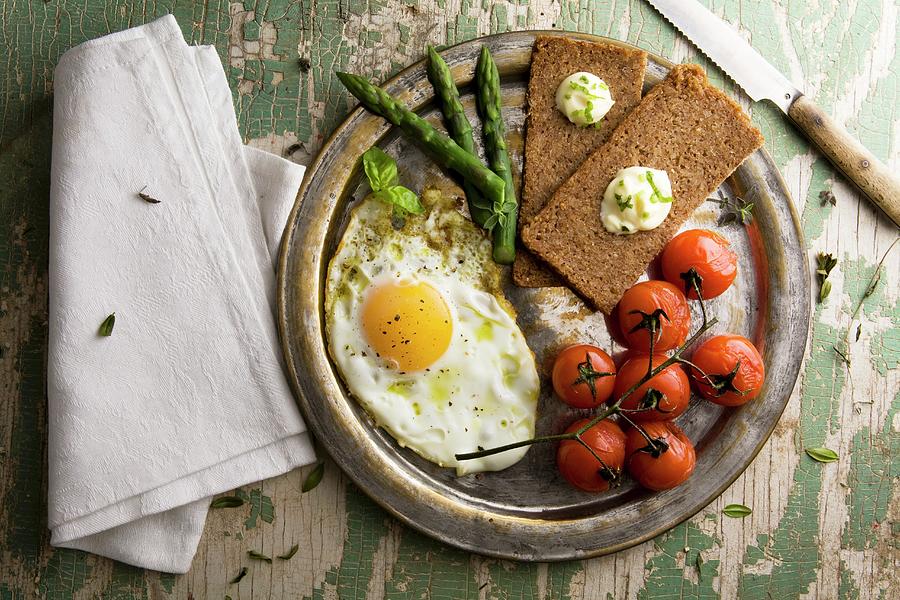 Fried Egg With Steamed Tomatoes, Asparagus And Rye Bread Photograph by Blueberrystudio