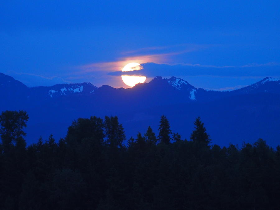 Full Moon Over The Cascades Photograph by Jacklyn Duryea Fraizer