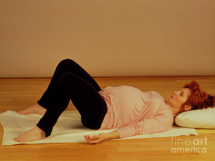 Full-term Pregnant Woman During Prenatal Exercise Photograph by Oscar Burriel/science Photo Library