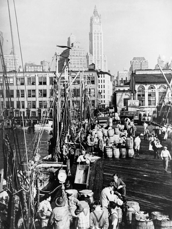 Fulton Fish Market Photograph by Harris And Ewing