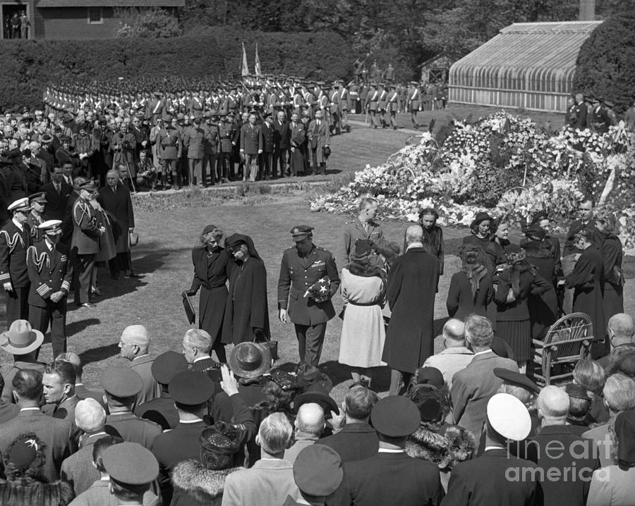 Funeral For President Roosevelt Photograph by Bettmann
