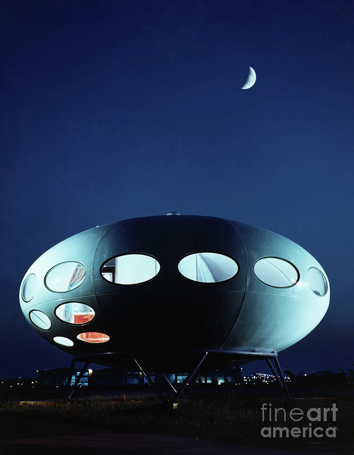 Futuro II, A Flying Saucer-shaped House Photograph by Bettmann