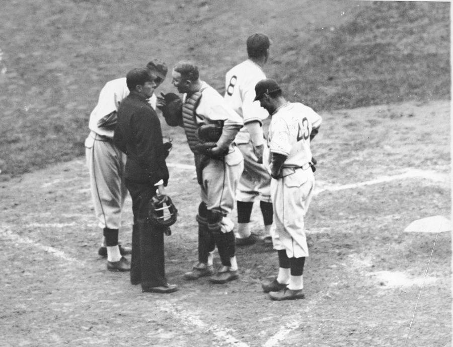 Gabby Argues With The Umpire Photograph by Fpg Gabby Argues With The Umpire Photograph by Fpg
