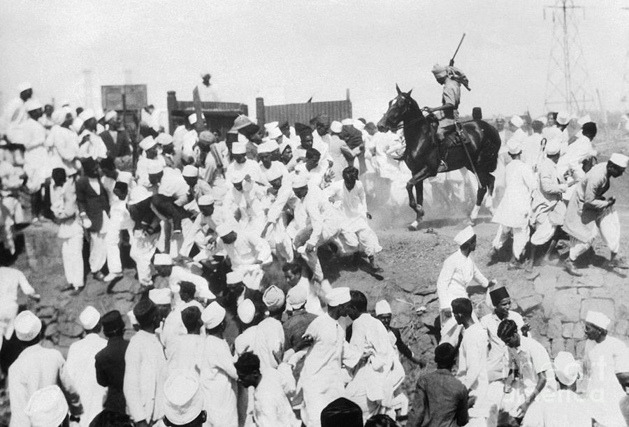 Gandhi Followers Raiding The Salt Works Photograph by Bettmann