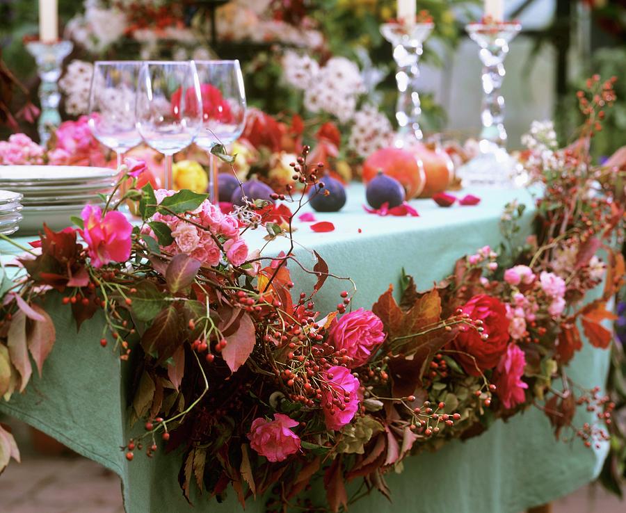 Garland Of Roses, Rose Hips And Hydrangeas As Table Decoration ...