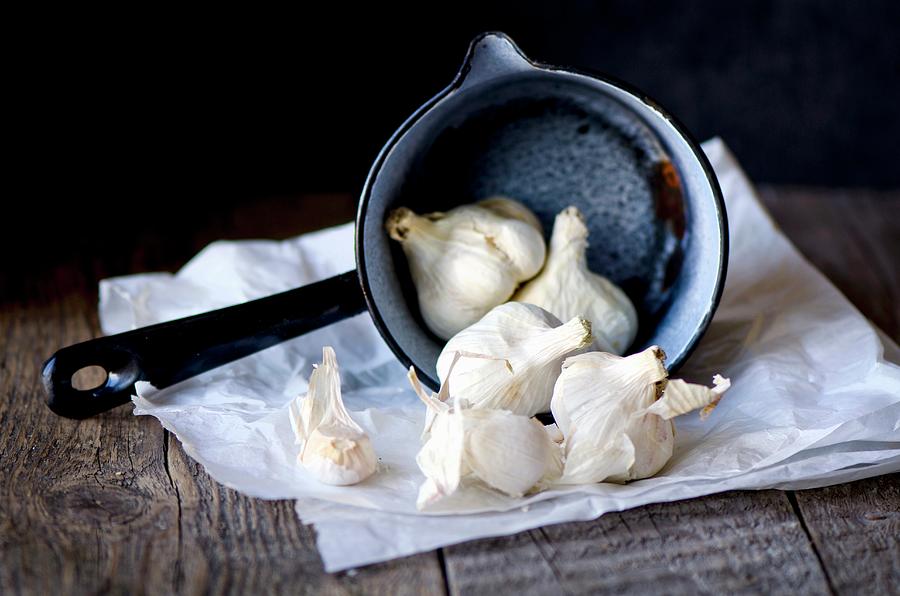 Garlic Bulbs In An Enamel Pot Photograph by Jamie Watson