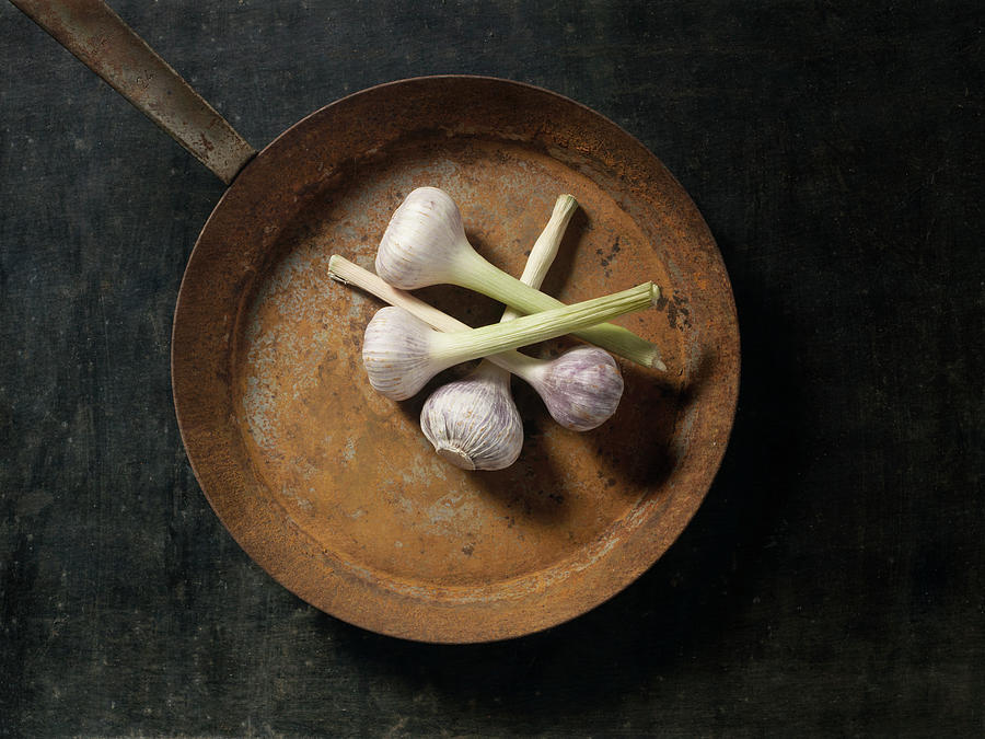 Garlic In A Rusty Pan Photograph by Studio-344