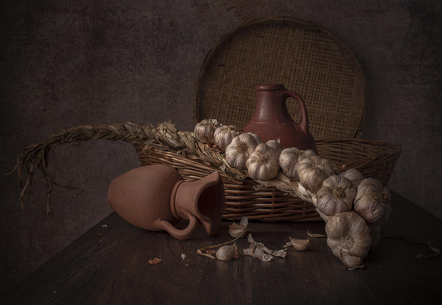 Still Life Photograph - Garlic by Margareth Perfoncio