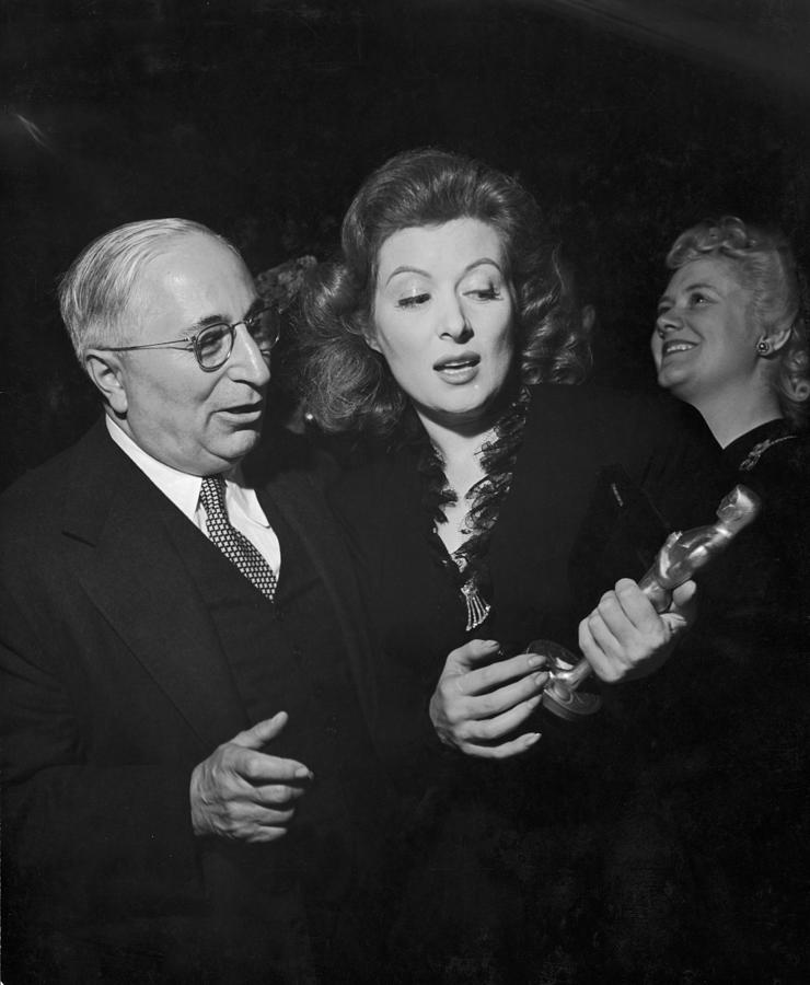 Greer Garson Photograph - Garson and Mayer At Academy Dinner by Peter Stackpole
