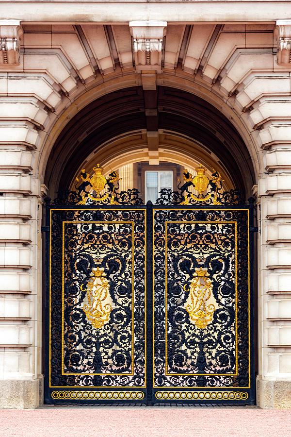 Architecture Photograph - Gate to Buckingham Palace by Svetlana Sewell