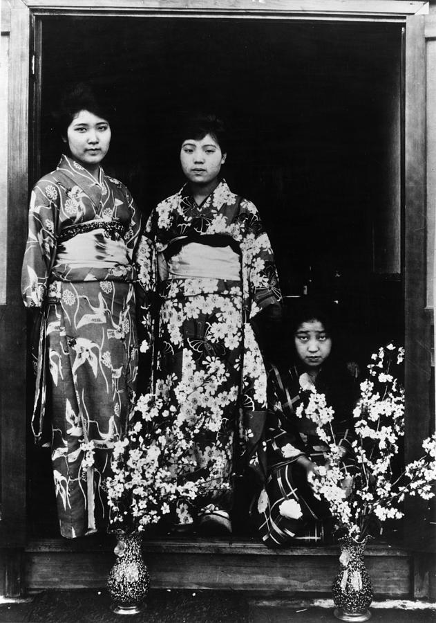 Geisha Photograph by Spencer Arnold Collection