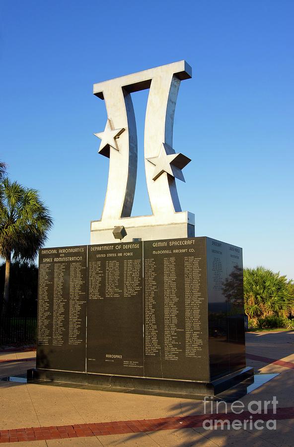 Gemini Space Project Monument. Photograph by Mark Williamson/science Photo Library