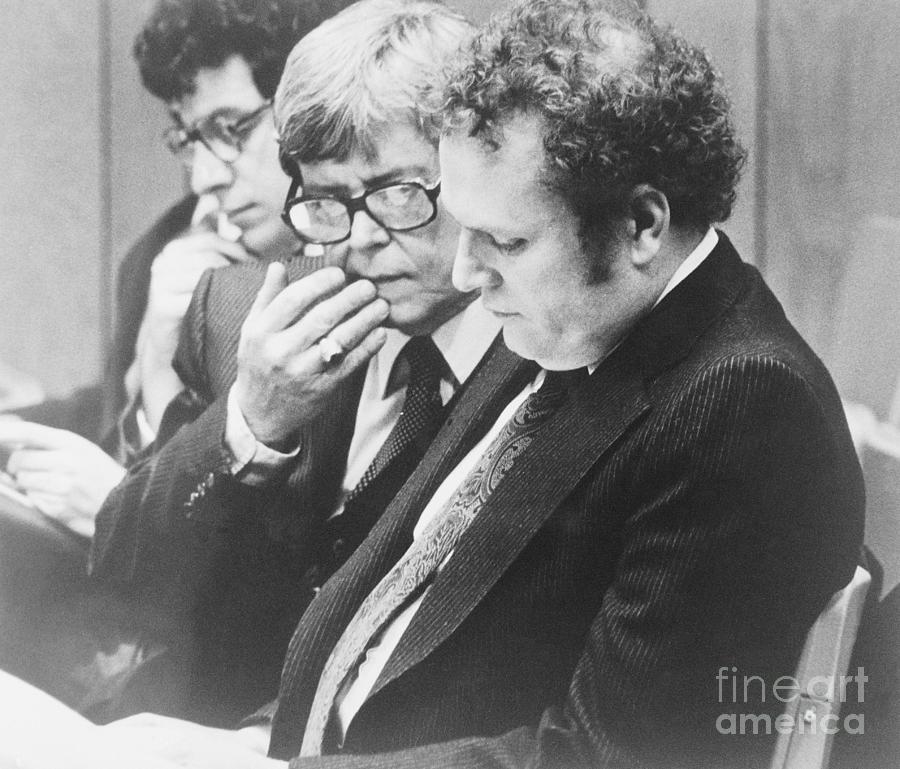 Gene Reeves And Larry Flynt Conversing Photograph by Bettmann