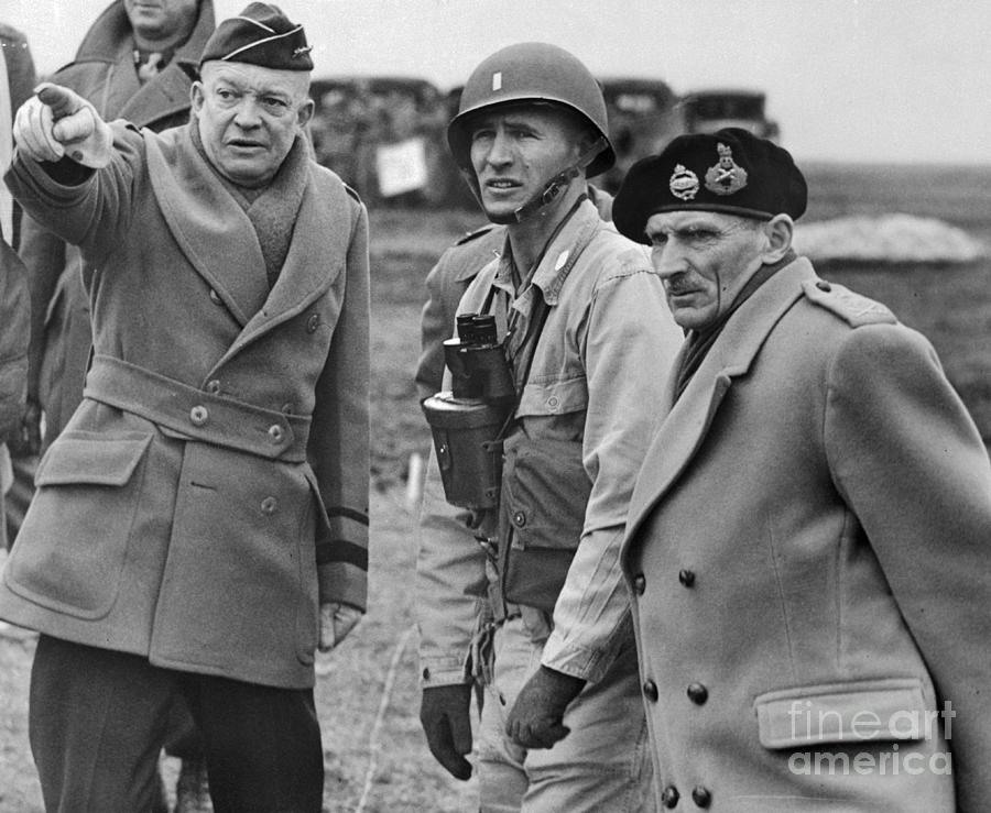 General Eisenhower Conferring Photograph by Bettmann