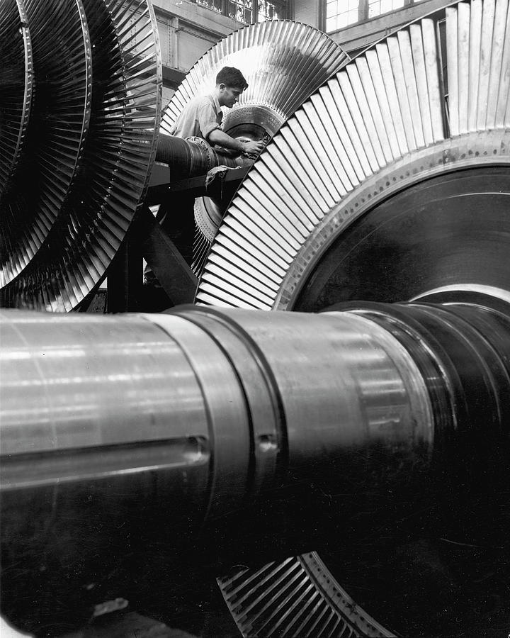 Black And White Photograph - General Electric Laboratories by Alfred Eisenstaedt