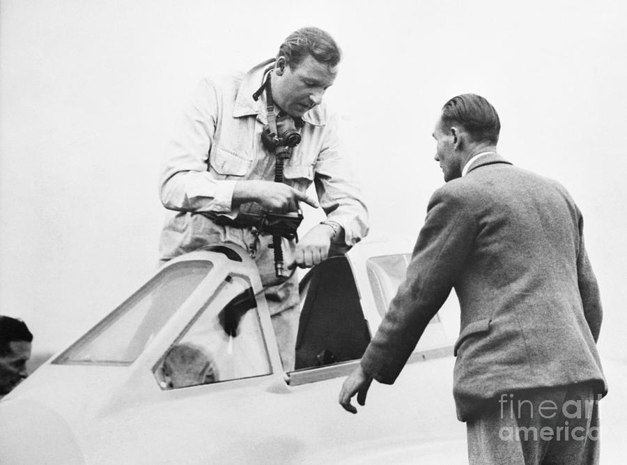 Geoffrey De Havilland Climbing Photograph by Bettmann