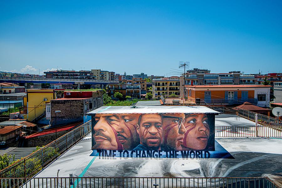 George Floyd, A Napoli Un Murale Insieme A Lenin, M.l.king Photograph ...