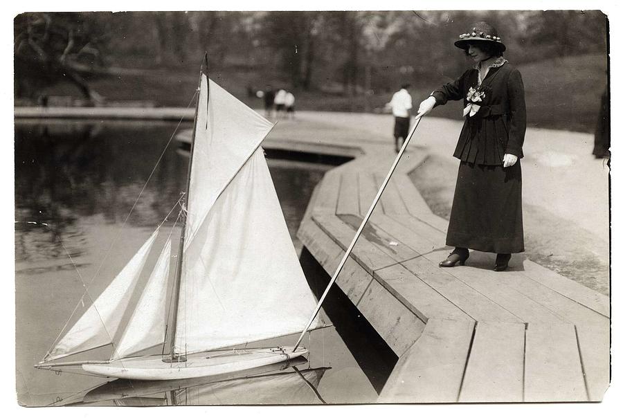 George Grantham Bain - Sunday Sailing, Central Park, New York City, Ca 1910 Painting