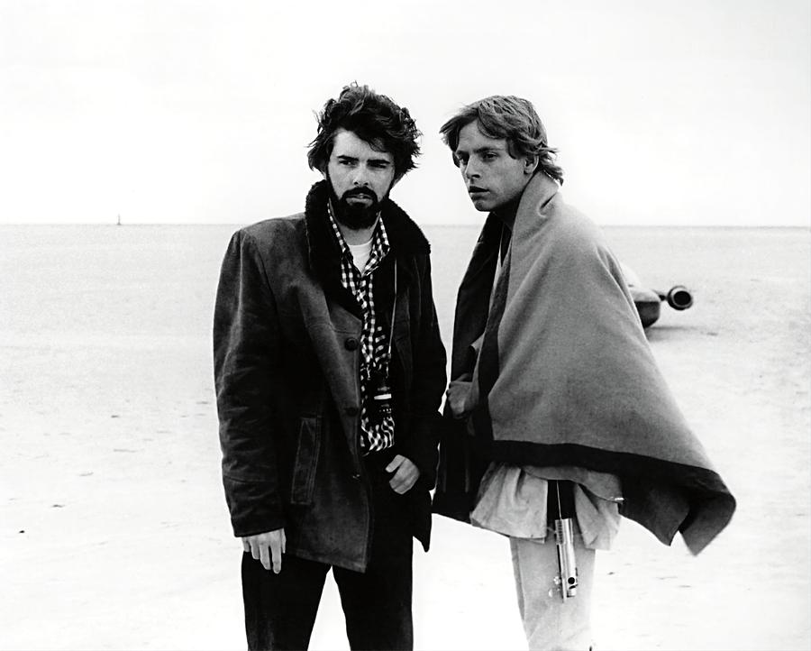 GEORGE LUCAS and MARK HAMILL in STAR WARS EPISODE IV-A NEW HOPE -1977-. Photograph by Album