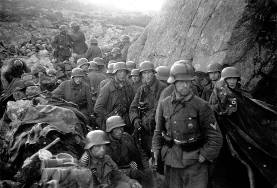 German Gebirgsjager Wehrmacht alpine light infantry troops of the 2nd ...