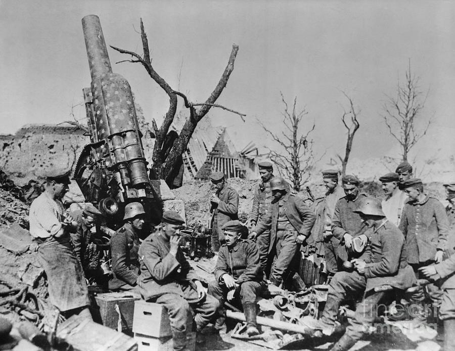 German Howitzer And Crew Photograph by Bettmann German Howitzer And Crew Photograph by Bettmann