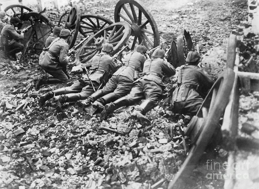 German Soldiers Behind Carriage Wheels Photograph by Bettmann