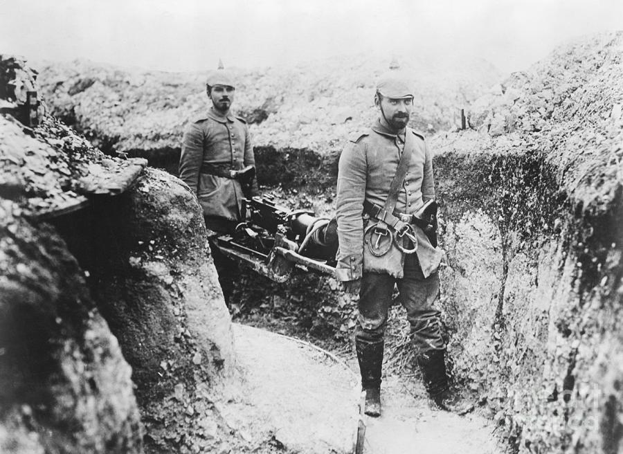 German Soldiers Carrying Machine Gun Photograph by Bettmann