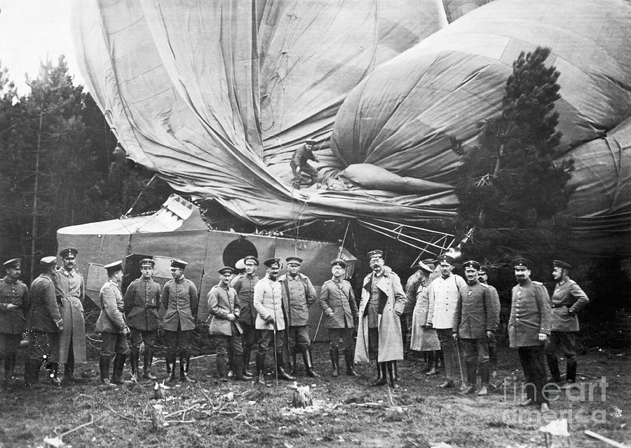 German Soldiers Wgrounded Dirigible Photograph by Bettmann