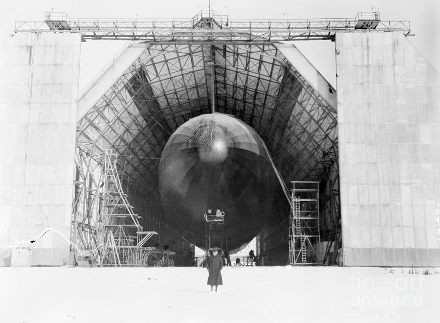 German Zeppelin In Hangar Photograph by Bettmann