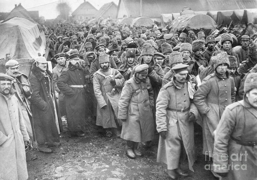 Crowd Of People Photograph - Germans With Captured Russians by Bettmann