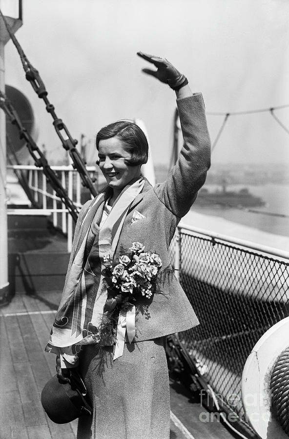 Gertrude Ederle Waving From Ship Photograph by Bettmann