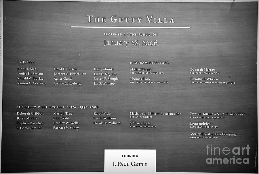 Los Angeles Photograph - Getty Plaque BW by Chuck Kuhn