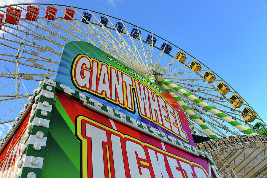 Giant Wheel at the fair Photograph by David Lee Thompson - Pixels