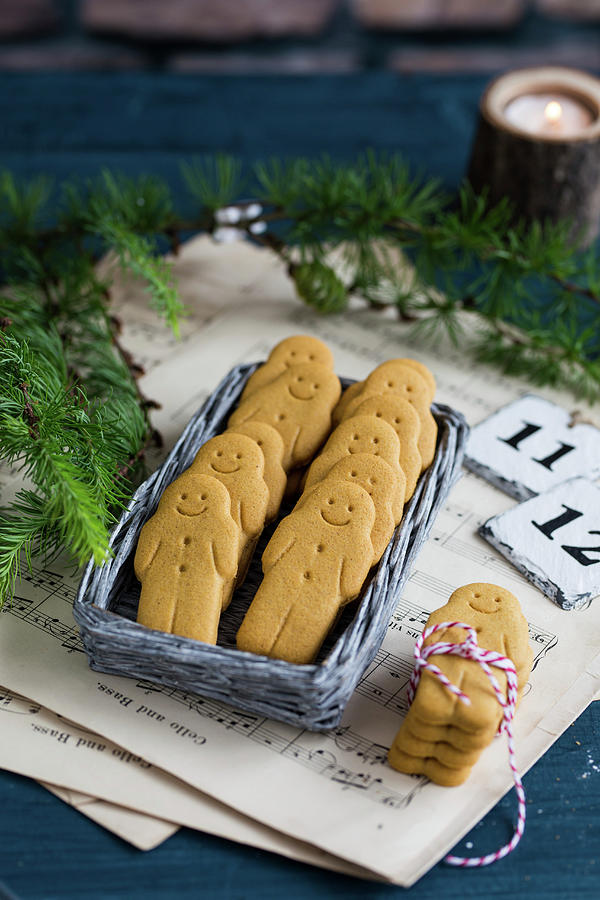 Gingerbread Men For Christmas Photograph by Aniko Takacs