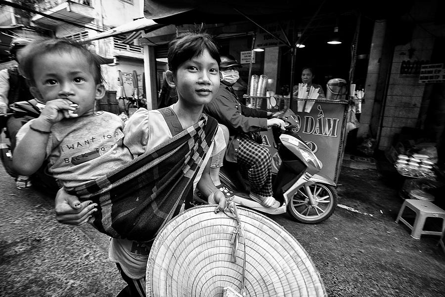 Girl And Her Boy Photograph by Carlos Lopes Franco - Fine Art America