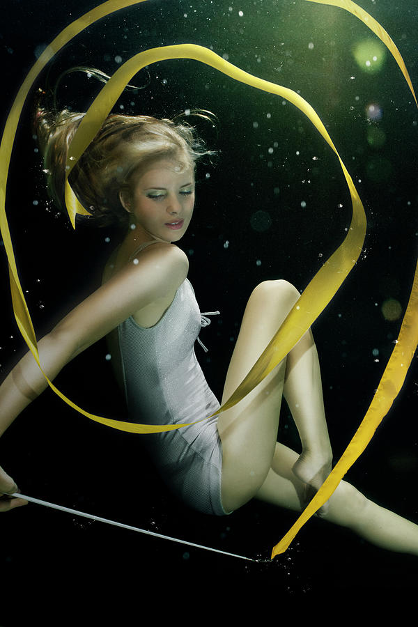Girl Underwater In Swimming Pool Photograph by Zena Holloway Girl Underwater In Swimming Pool Photograph by Zena Holloway