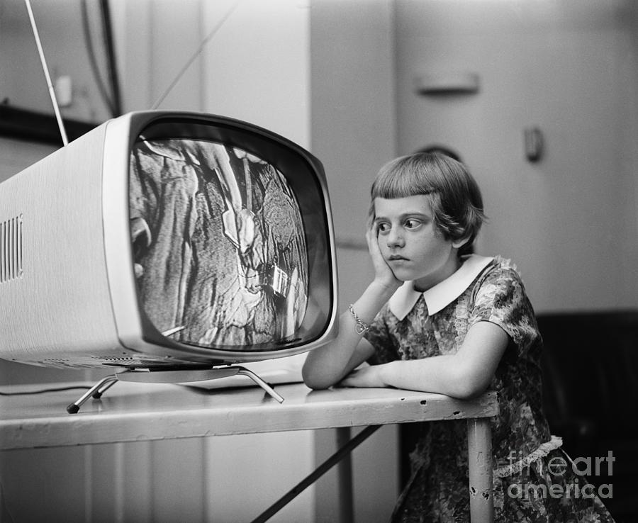 Girl Watching Surgery On Television Photograph by Bettmann