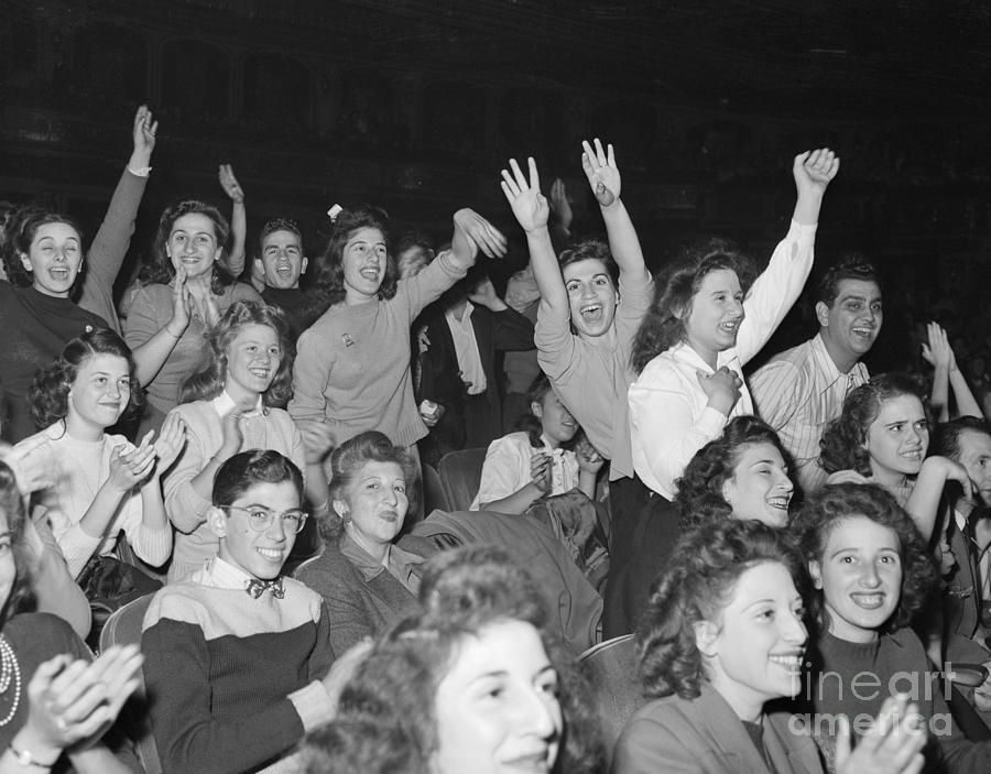 Girls Cheering For Frank Sinatra Photograph by Bettmann