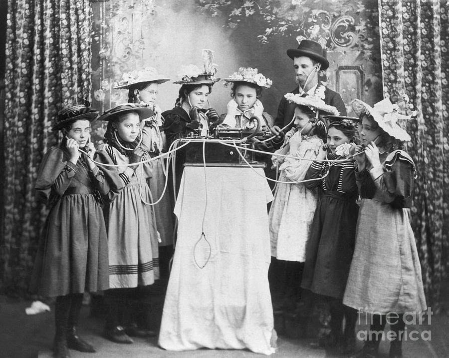 Girls Listening To An Early Phonograph Photograph by Bettmann