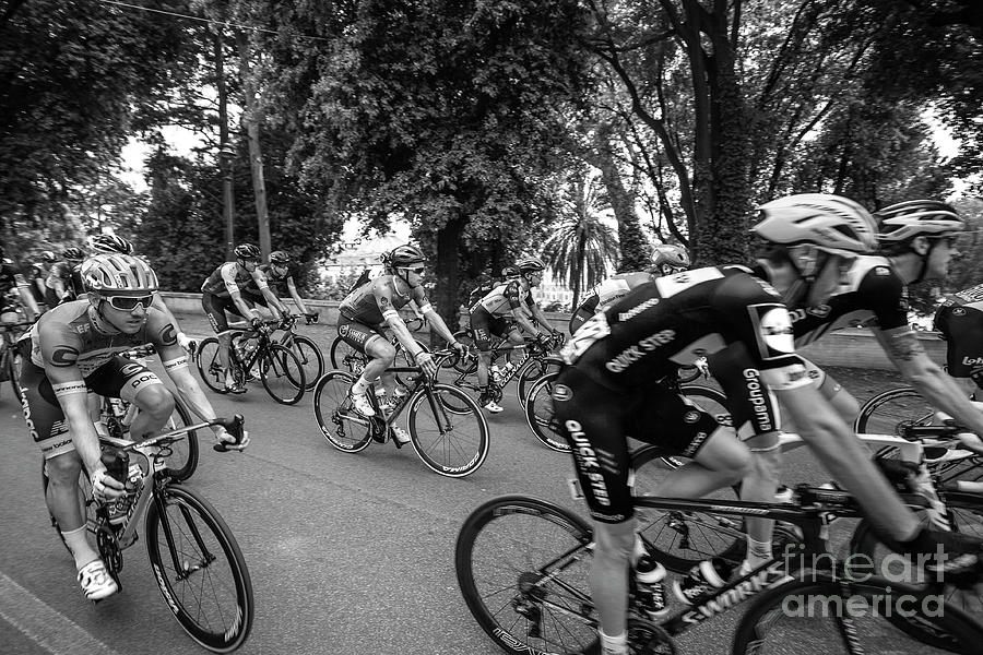Giro - cyclists in the race. Photograph by Stefano Senise