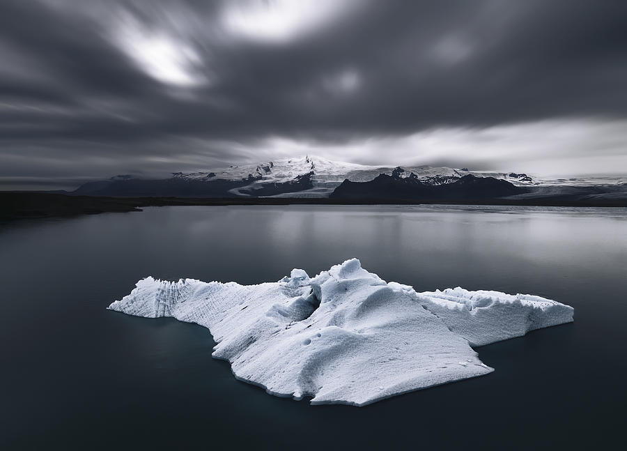 Glacial Lake In Iceland Photograph by Tianyuan Sun