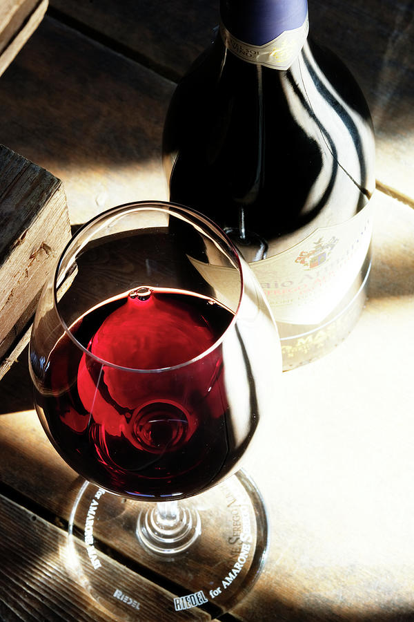 kubiske etnisk Forkæl dig Glass And Bottle Of Amarone Wine Digital Art by Franco Cogoli - Pixels
