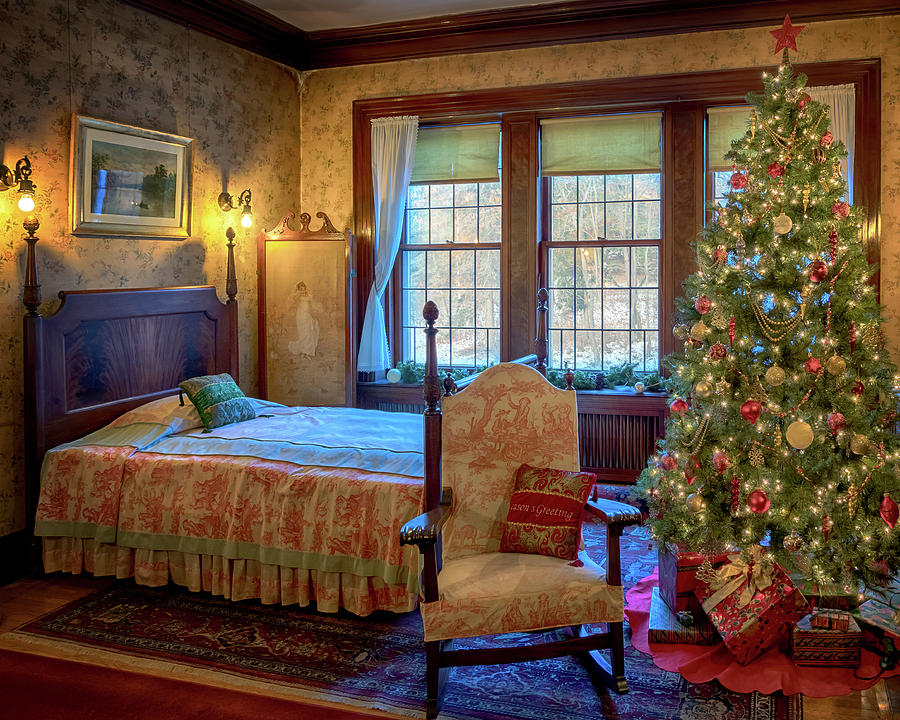 Glensheen Chesters Bedroom Photograph by Susan Rissi Tregoning