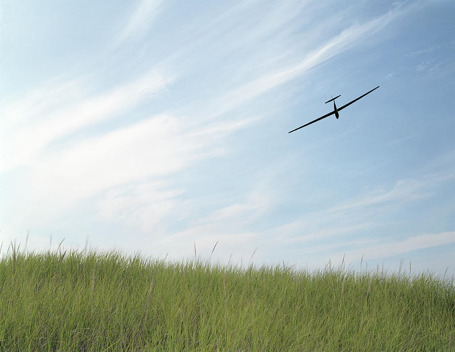 Glider In Sky Photograph by Richard Newstead