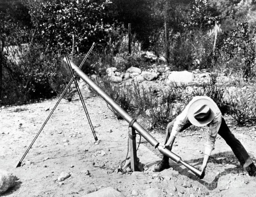 Robert Goddard Photograph - Goddard Bazooka Research by Nasa/science Photo Library Robert Goddard Photograph - Goddard Bazooka Research by Nasa/science Photo Library