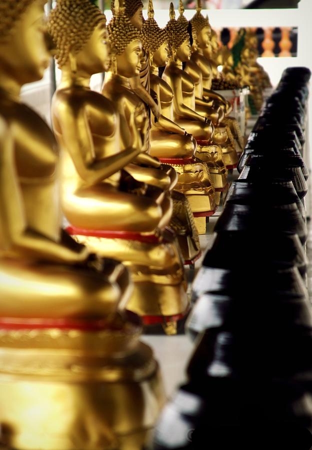 Golden Buddhas Photograph by Photo By Lynhdan