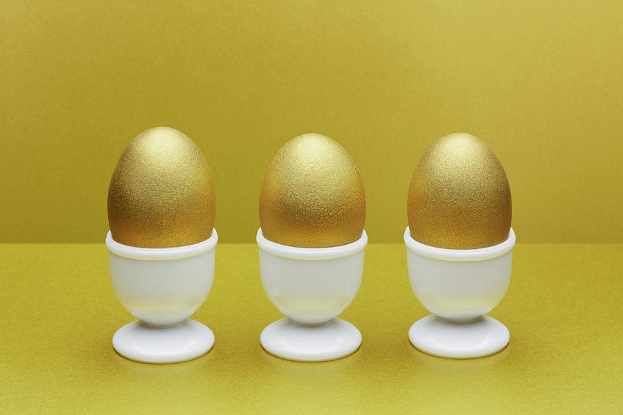 Найдите золотое яйцо. Golden Eggs колонка. Золотое яйцо защита. Ожидание золотого яйца. Egg Cup in French.