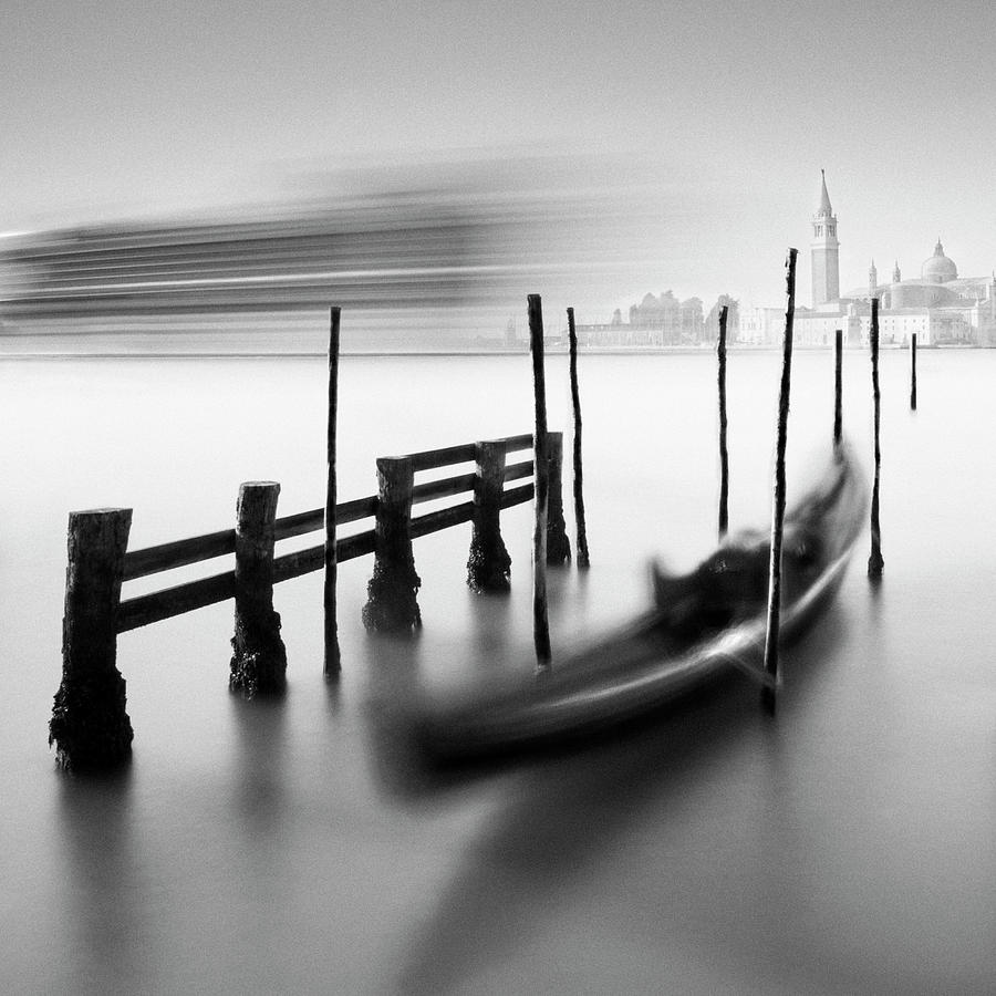 Black And White Photograph - Gondola And Cruice by Moises Levy